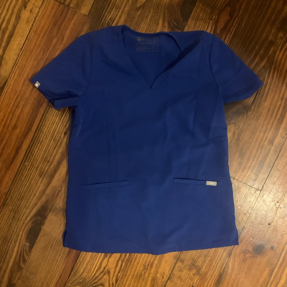 Figs blue double pocket scrub top